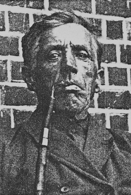 Gemeindevorsteher Jürgen Bruhn bearbeitet