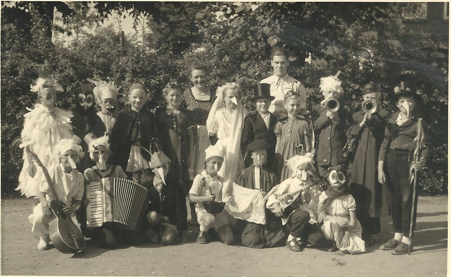 Waltraut Küpers als Wiedehopf bei der Vogelhochzeit 1954