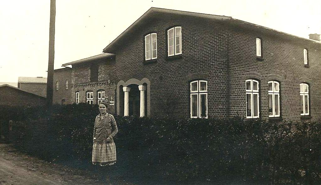 Birkenweg 6 damals Moeller und Frau Buessen